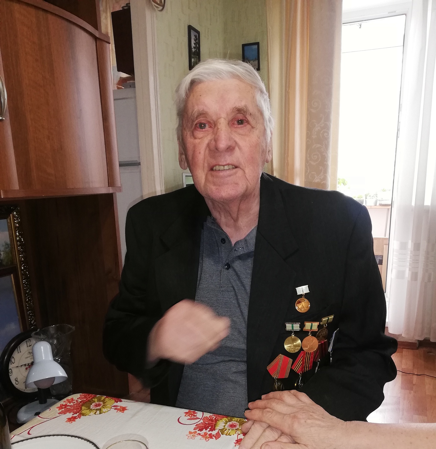 Сотрудники УНИИКМ поздравили ветеранов ВОВ с 79-ой годовщиной Великой Победы