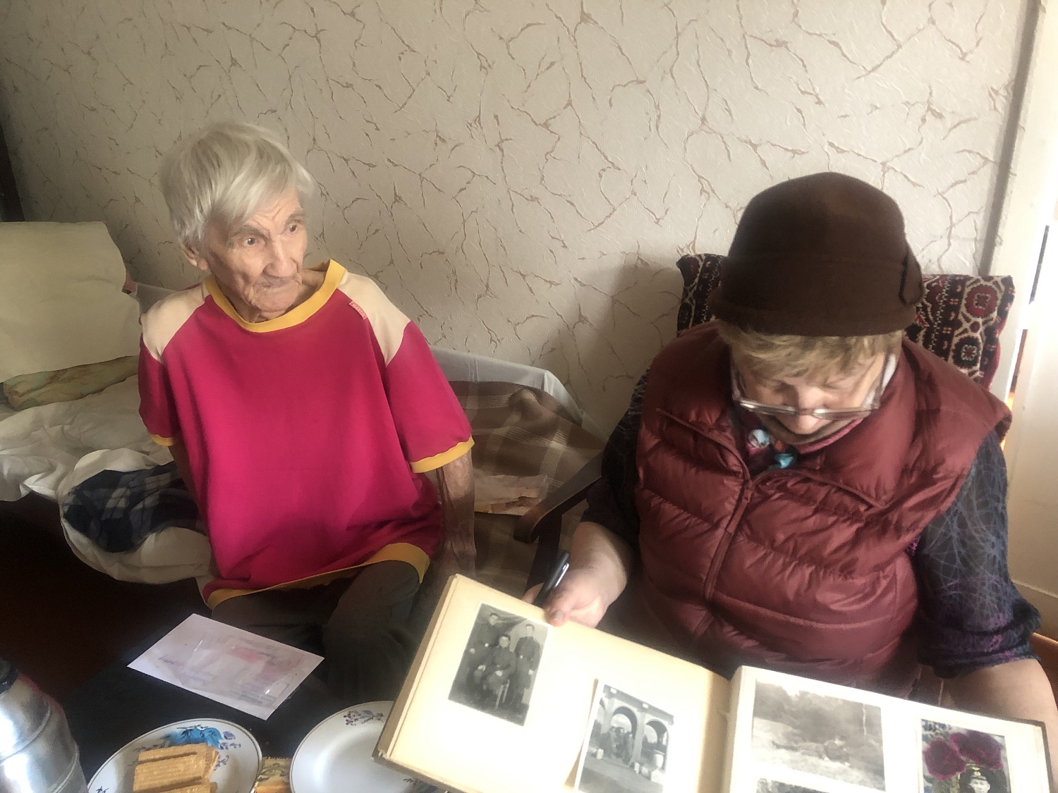 Сотрудники УНИИКМ поздравили ветеранов ВОВ с 79-ой годовщиной Великой Победы